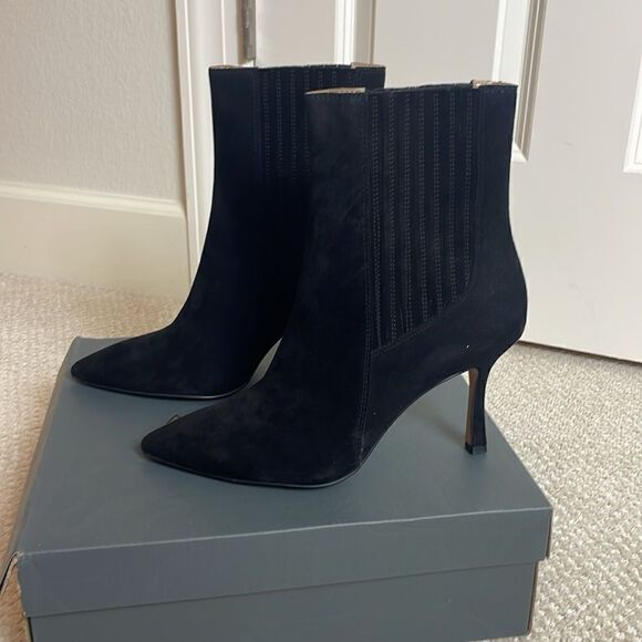NIB Ann Taylor Chelsea Suede Bootie - Picture 6 of 7